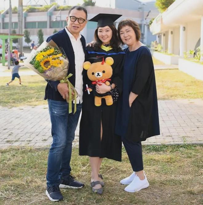 甲一方亿万身家近日同囡囡西安被捕获爱游戏平台金牌绿叶祖上是四大盐商富(图3)