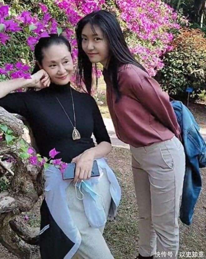 墅做饭颠勺打蛋样样精通二婚老公年轻帅气爱游戏app入口59岁于文华在北京别