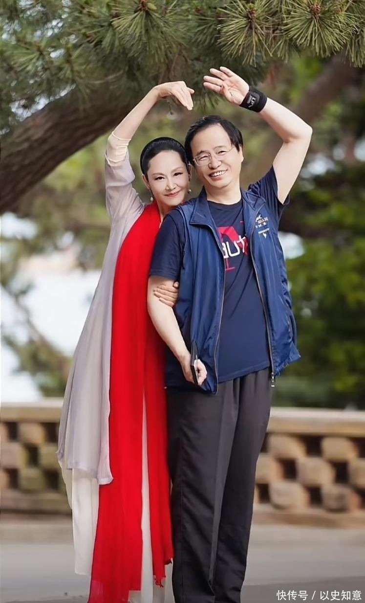 墅做饭颠勺打蛋样样精通二婚老公年轻帅气爱游戏app入口59岁于文华在北京别(图6)